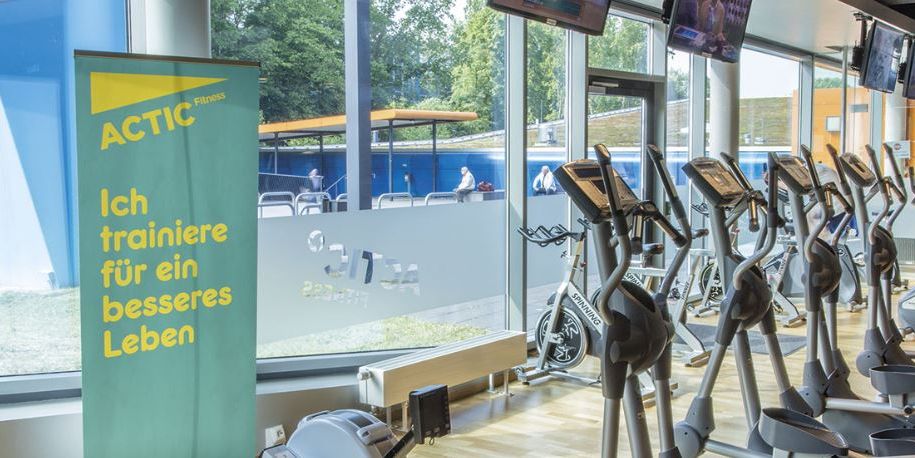 Innenansicht des Actic Fitnessstudios und der vorhandenen Cardiogeräte