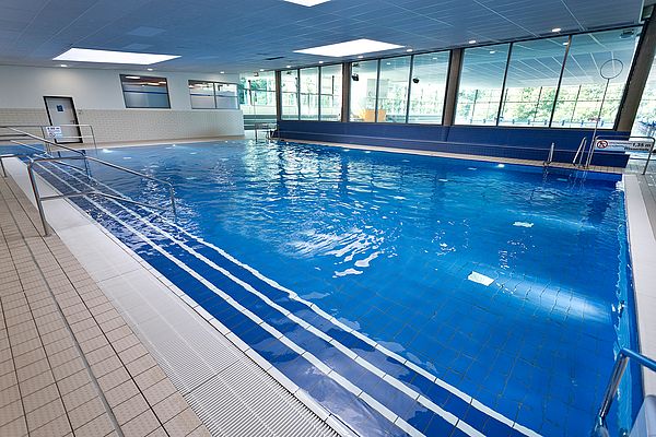 Ansicht des 18 Meter langen Lehrschwimmbeckens 